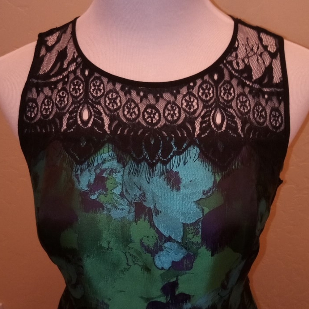 Sleeveless dress